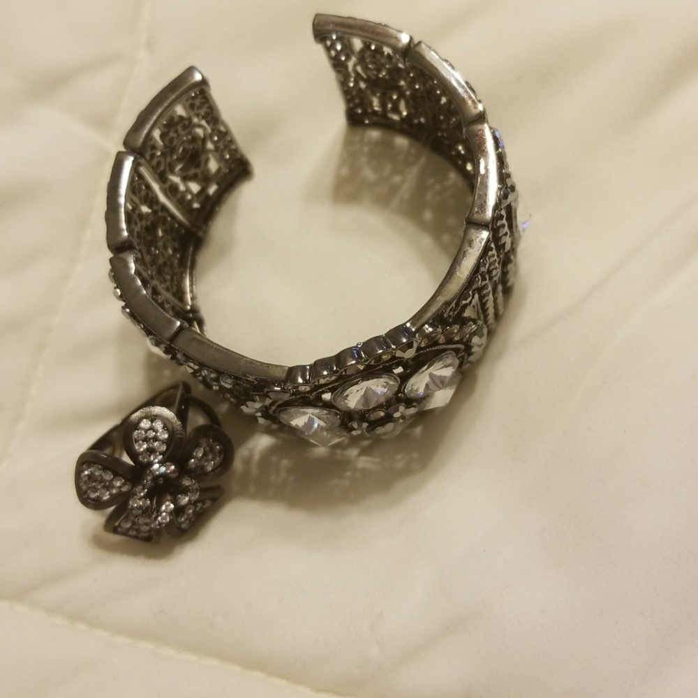 $5 ITEM. black metal and rhinestone bracelet & earrings - Picture 5 of 6